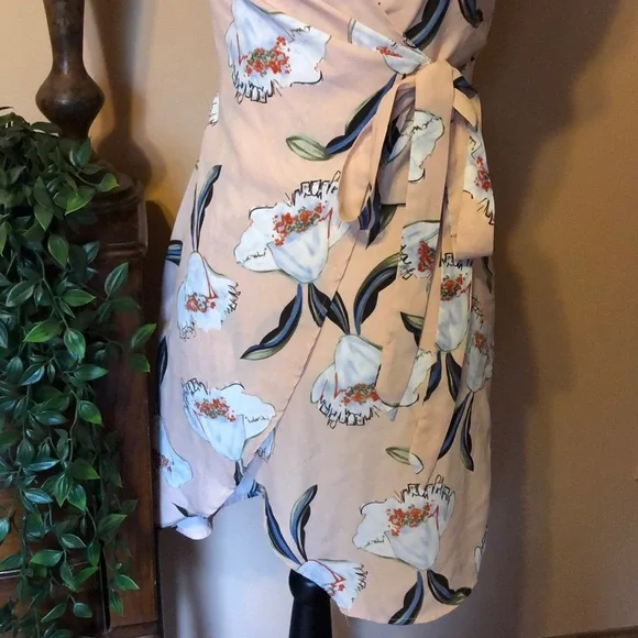 Floral wrap dress-peach with tropical white flowers - Picture 3 of 7
